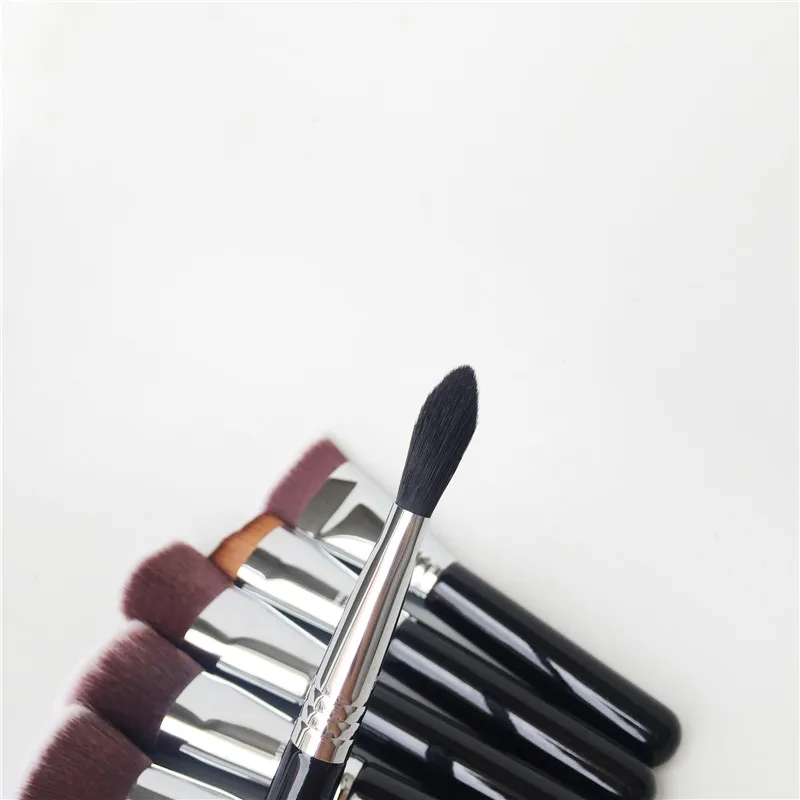 Sigma F65 Large Concealer Brush _ 2