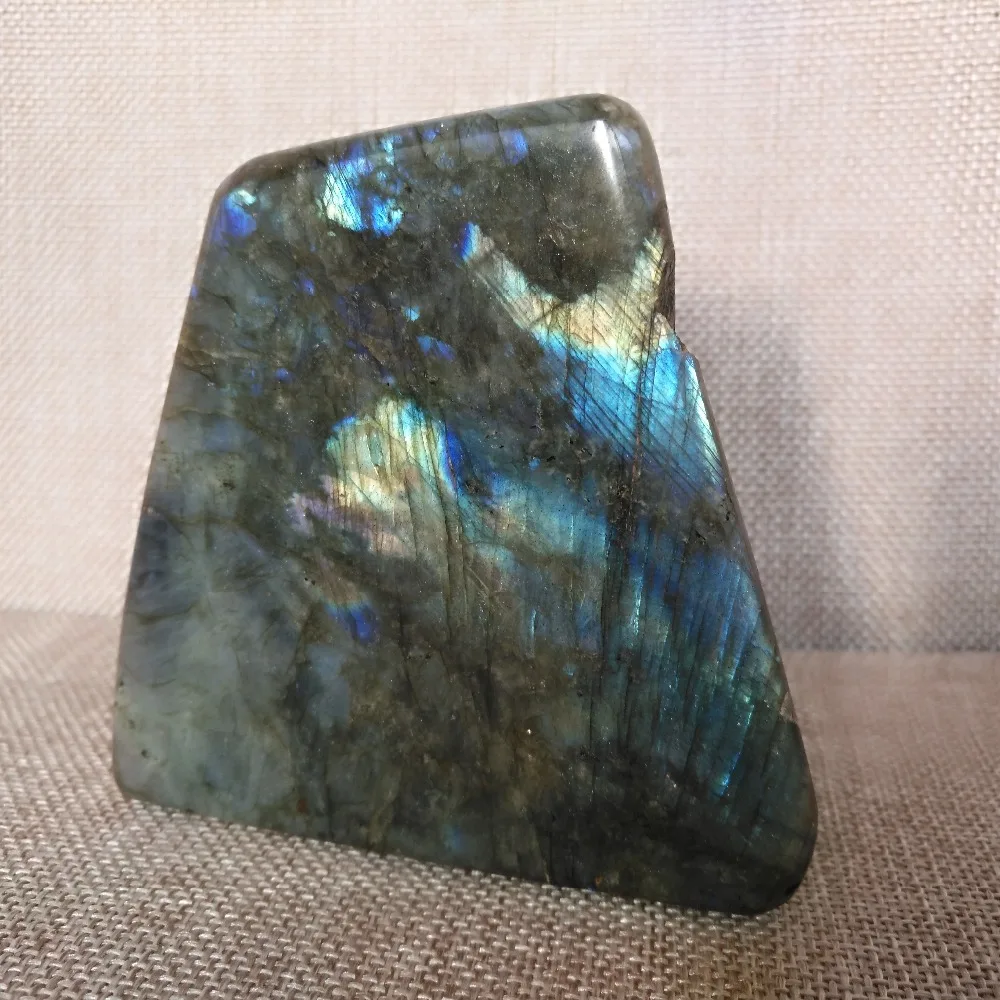 

750g natural labradorite quartz crystal specimen