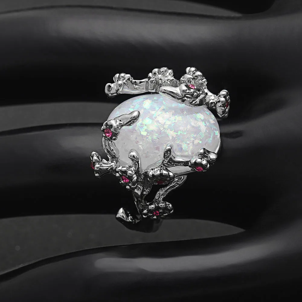 Красивое дерево ярко белое золото заполненное романтическим большим белым