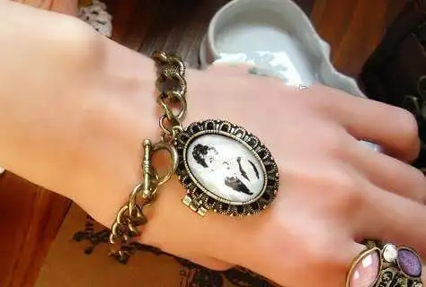 Vintage Antique Bronze Victorian Engraved Chain Li...