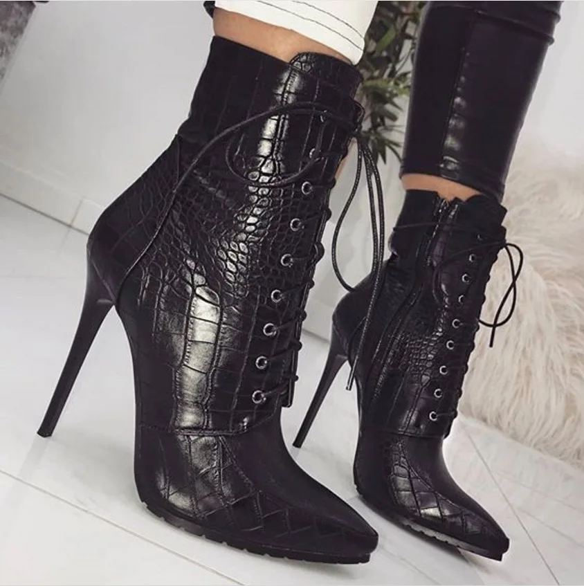 

2018 Europe and America large size women's boots snake front front with pointed single boots high heel boots women.