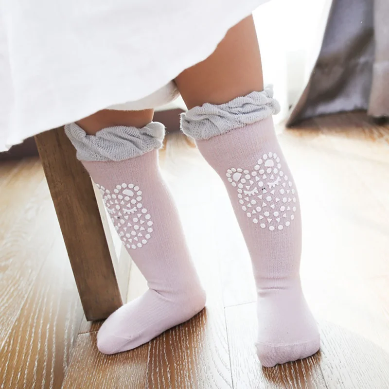 Для маленьких девочек милые Носки с рисунком противоскользящие длинные хлопковые носки вечерние младенческой детские мягкие пинетки