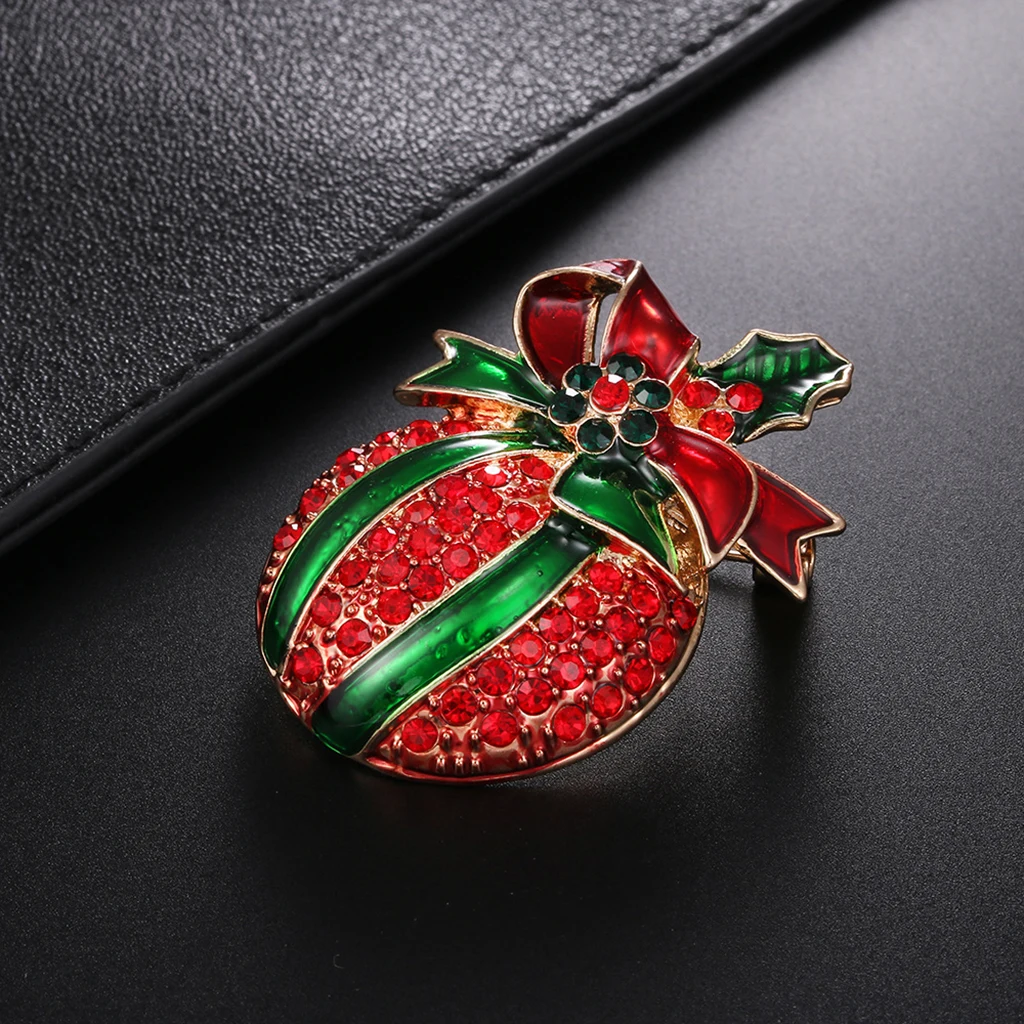 Christmas Wreath Boot Elk Carriage Red Green Rhinestone Brooch Pin Xmas Themed Wedding Party Badge