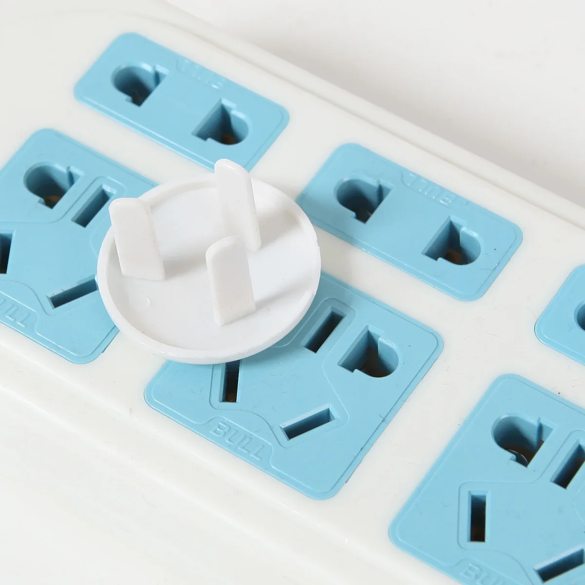 

New Russian EU European Euro Standard Child Electric Socket Outlet Plug Two Phase Safe Lock Cover for Baby Kids Safety