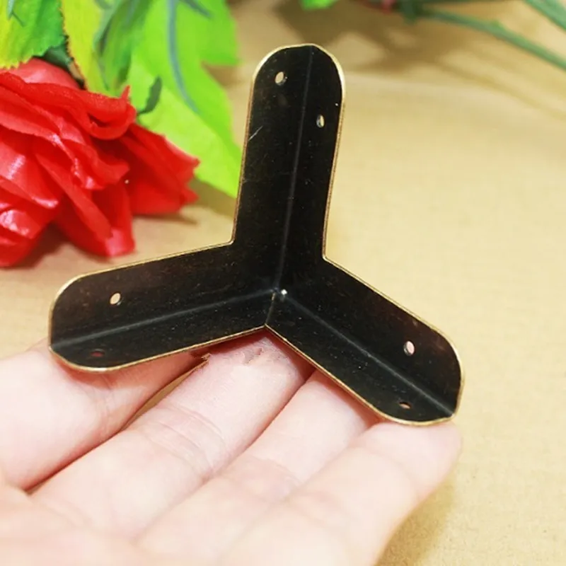 Brass-Luggage-Case-Box-Corner-Brackets-Decorative-Corner-For-Furniture-Decoration-Triangular-6-Holes-Bronze-Tone (2)