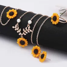 5pcs/set Women Out Must-Have Fashion Sunflower Pendant Necklace Stud Earrings Ring Bracelet Jewelry Hot 5pcs/set Women Out Must-Have Fashion Sunflower Pendant Necklace Stud Earrings Ring Bracelet Jewelry Hot