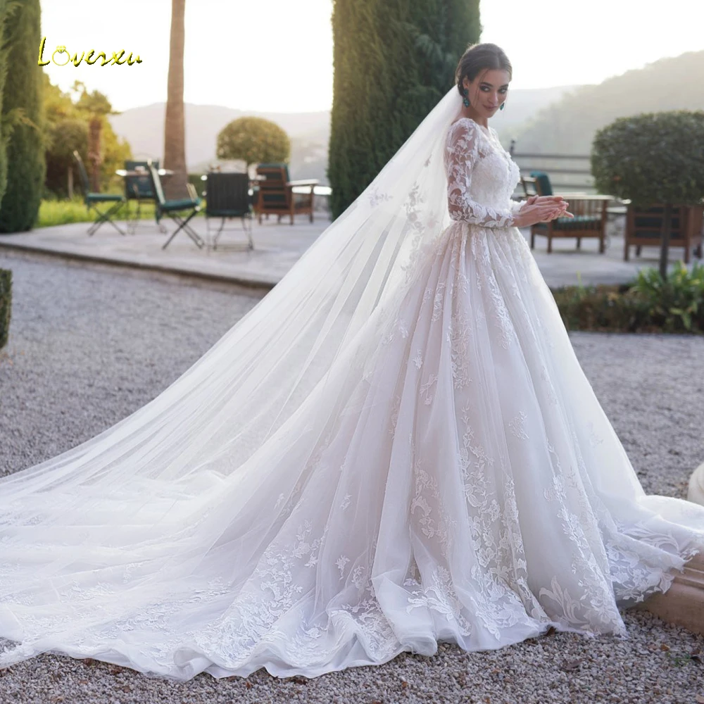 

Loverxu Luxury Long Sleeve Lace Ball Gown Wedding Dresses 2019 Scoop Neck Appliques Beaded Chapel Train Vintage Bridal Gowns