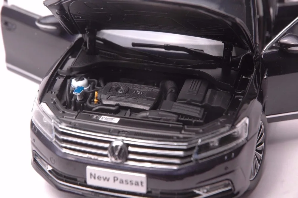 Volkswagen Passat 2016 car model in scale 118 purple (3)