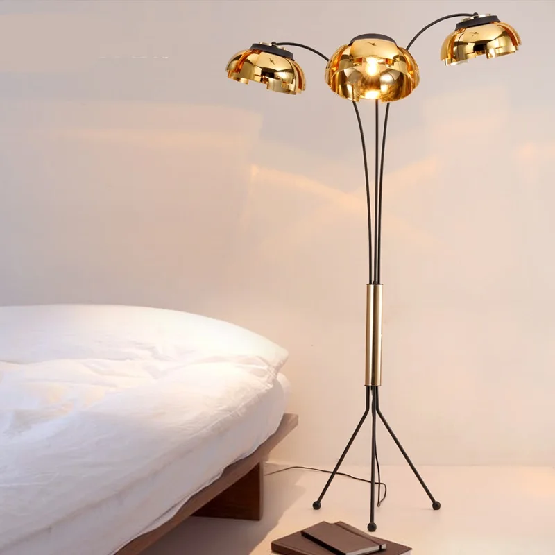 

Personalized floor lamp simple gold black iron studio study bar bar coffee room bedroom creative living room LED floor lights ZA
