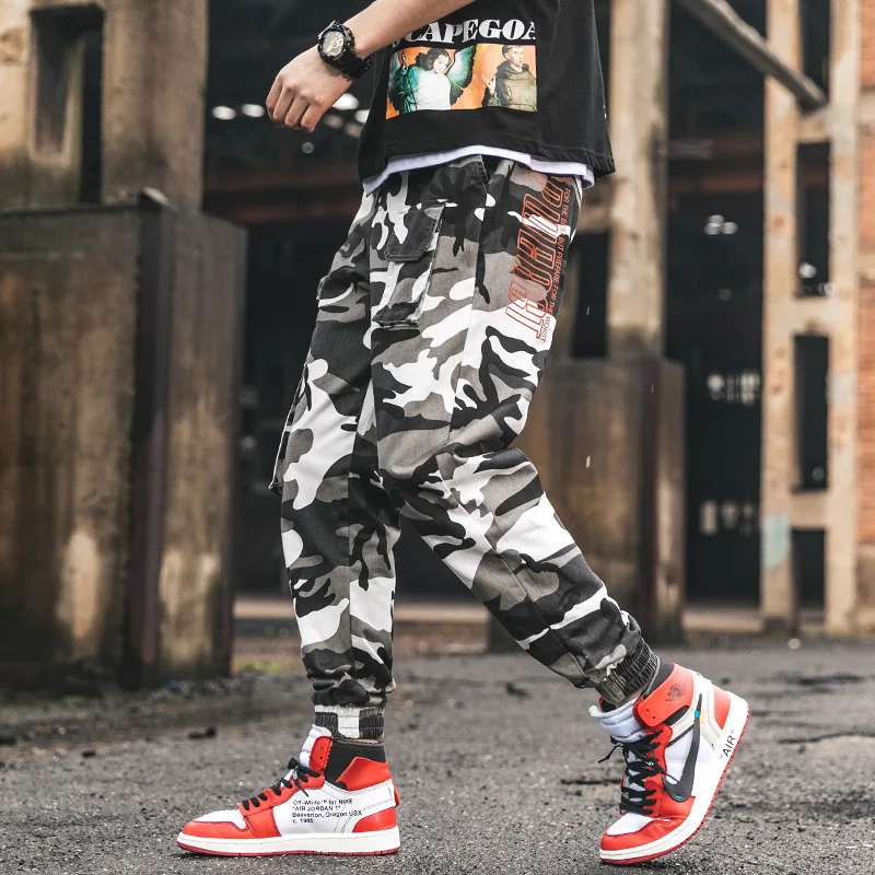 

Fashion Streetwear Joggers Pants Men Loose Fit Multi Pockets Cargo Pants Summer Emrbroidery Slack Bottom Hip Hop Harem Pants