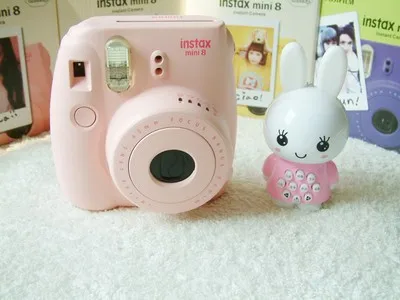 Фотокамера моментальной печати Fujifilm Instax Mini 8 Цвета: красный, розовый, синий, черный, желтый, белый с помощью пленки Instax Mini