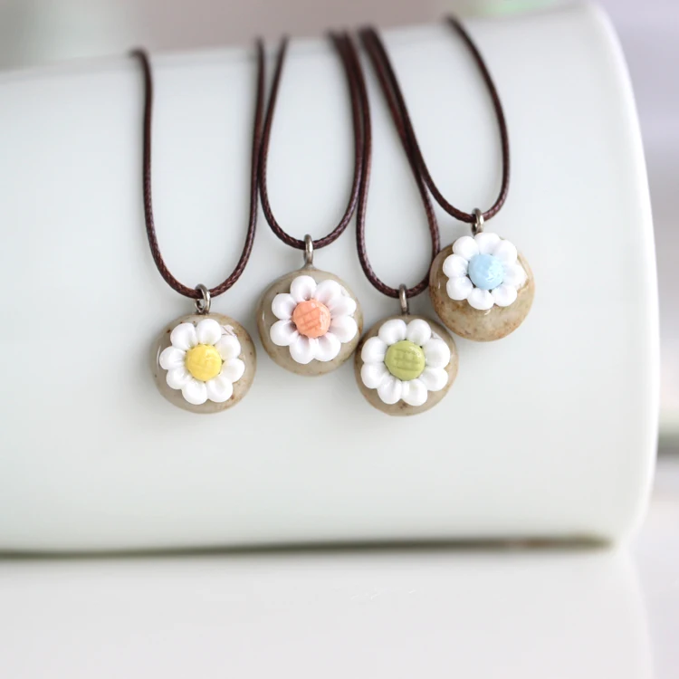 [original] Fresh Flower Pendant Necklace Handmade Ceramic made small