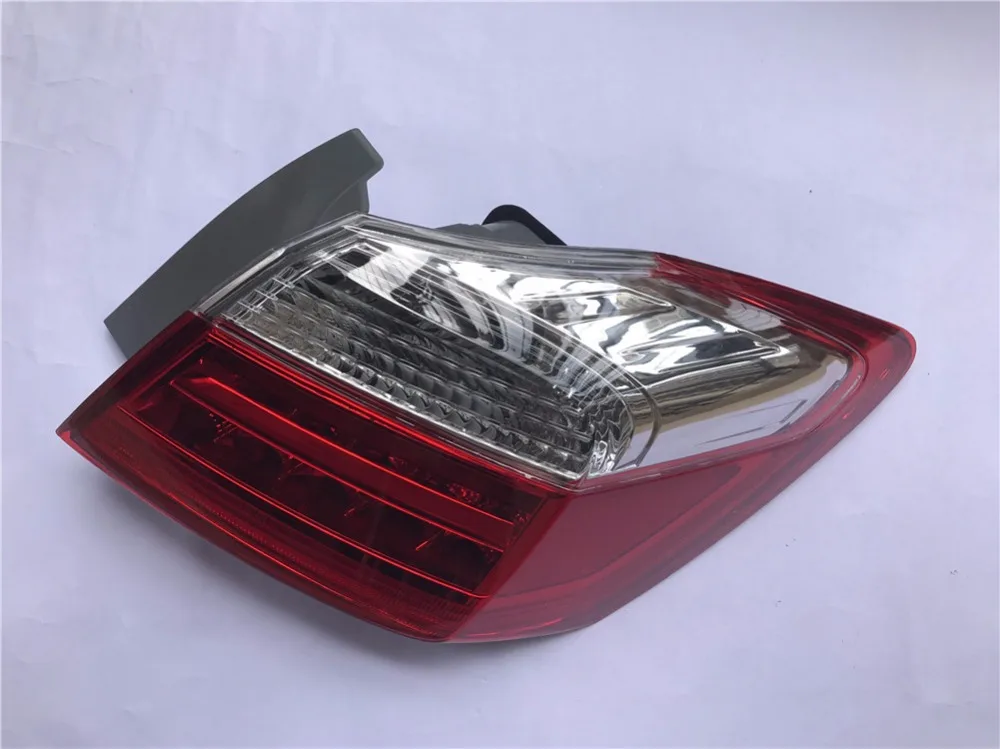 

1Pcs Right Side outer rear lamp taillight Tail Light Lamp Assembly w/o Bulbs For Honda Accord 2013-2015