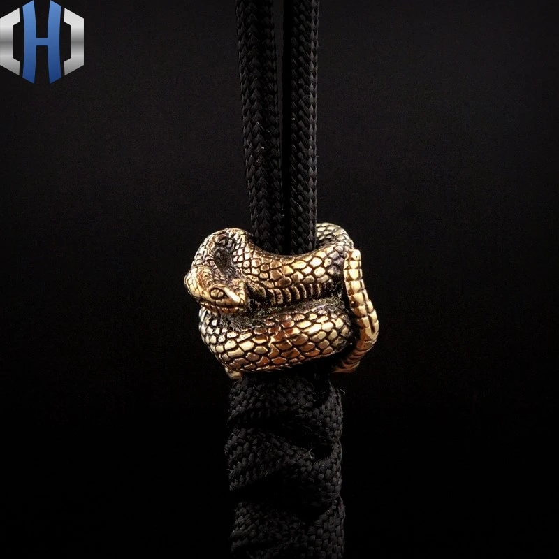 

Original Design Rattlesnake EDC Umbrella Rope Knife Pendant With Beads Handmade DIY Flashlight Pendant With Ornaments Beads