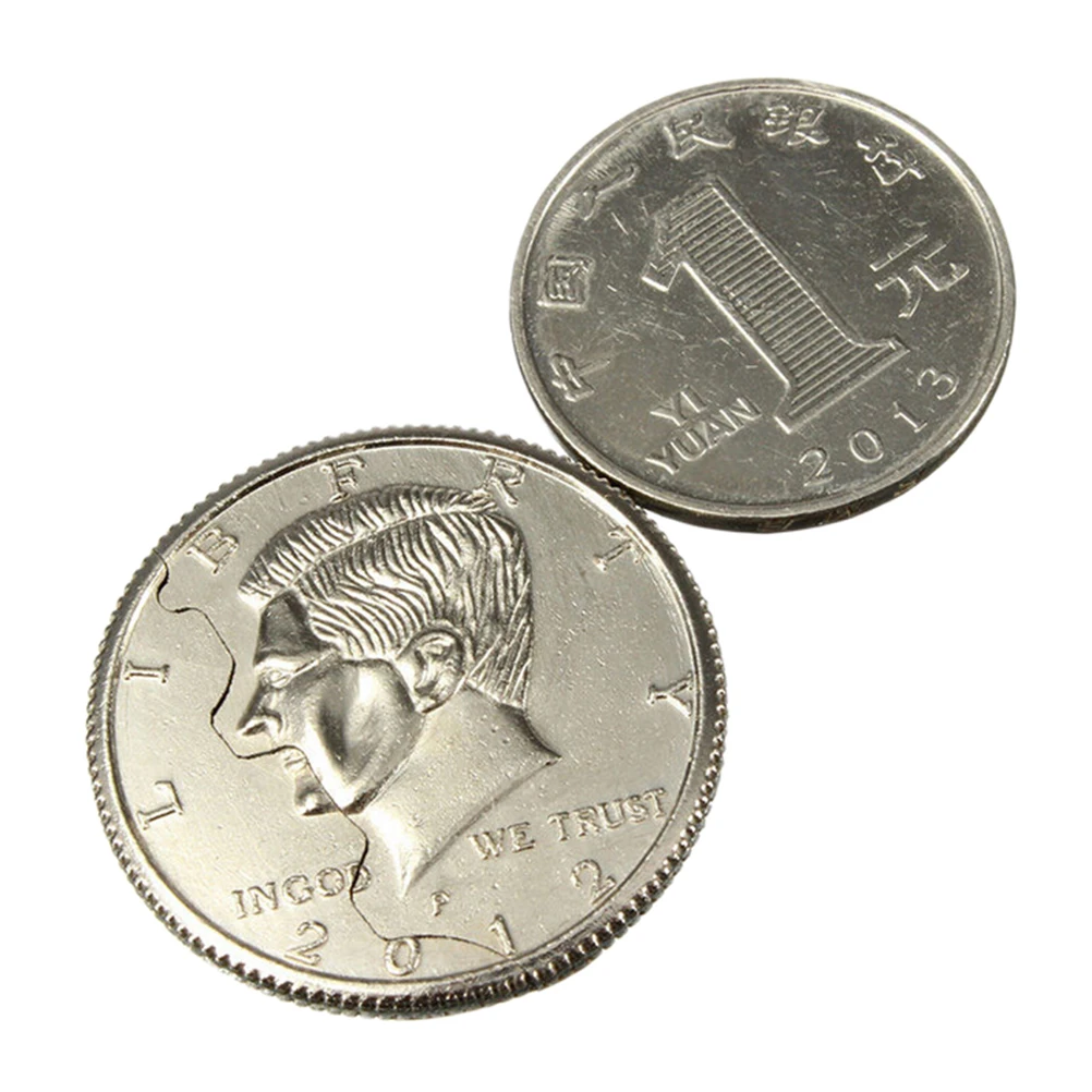 Волшебный Крупным планом уличный фокус укус монеты и восстановленный половина Иллюзия доллар