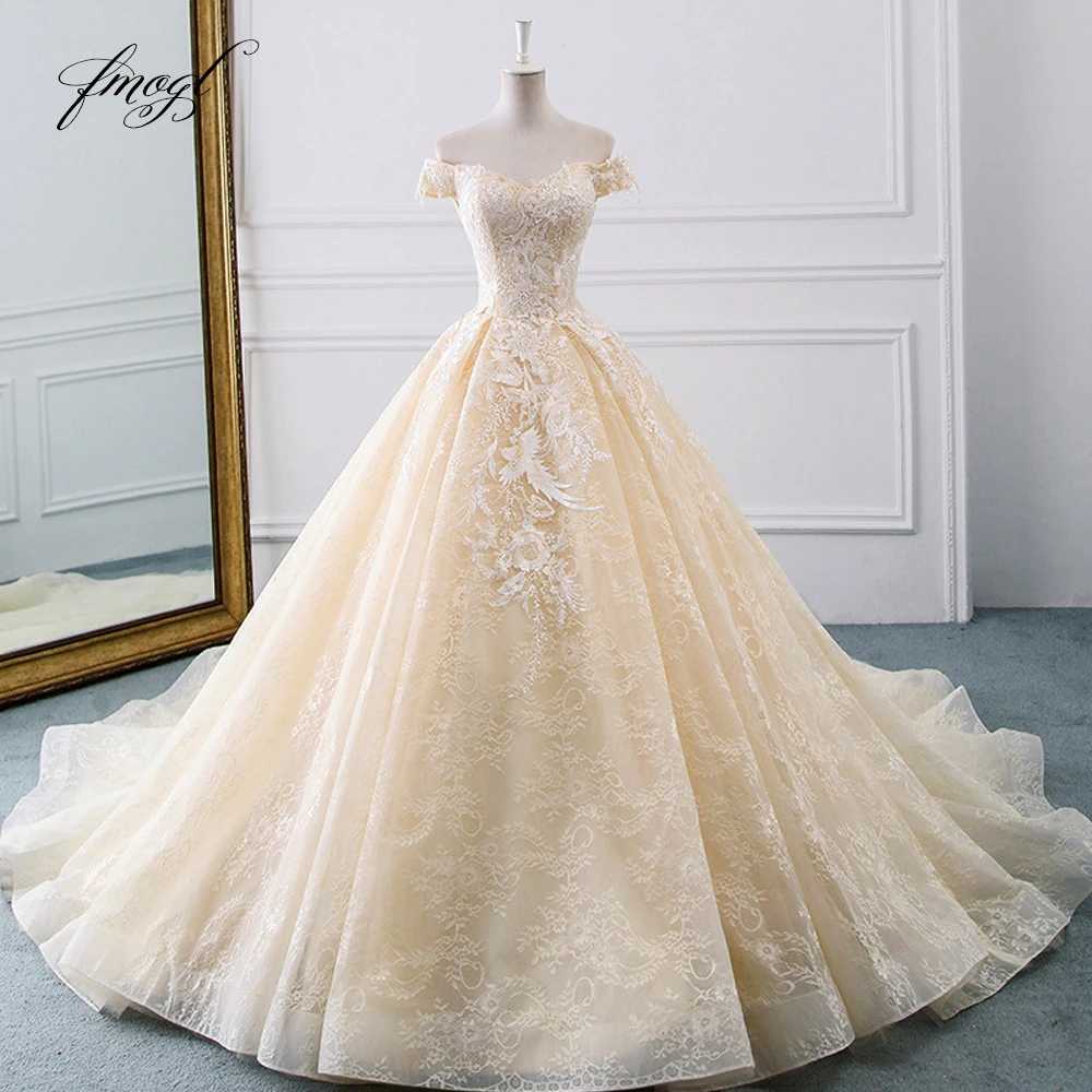 

Fmogl Vestido De Noiva Lace Ball Gown Wedding Dress 2019 Luxury Boat Neck Appliques Chapel Train Vintage Bridal Gown