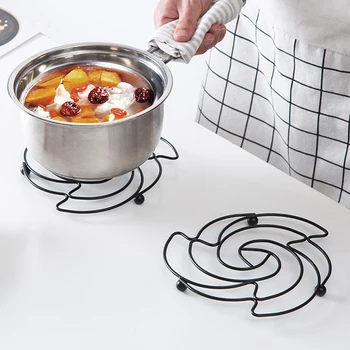 

Nordic black Iron Pot Pad Coasters Cup Placemat Coffee Cup Mat Table Top Heat Insulation Anti-hot Pad Home Desktop Decoration