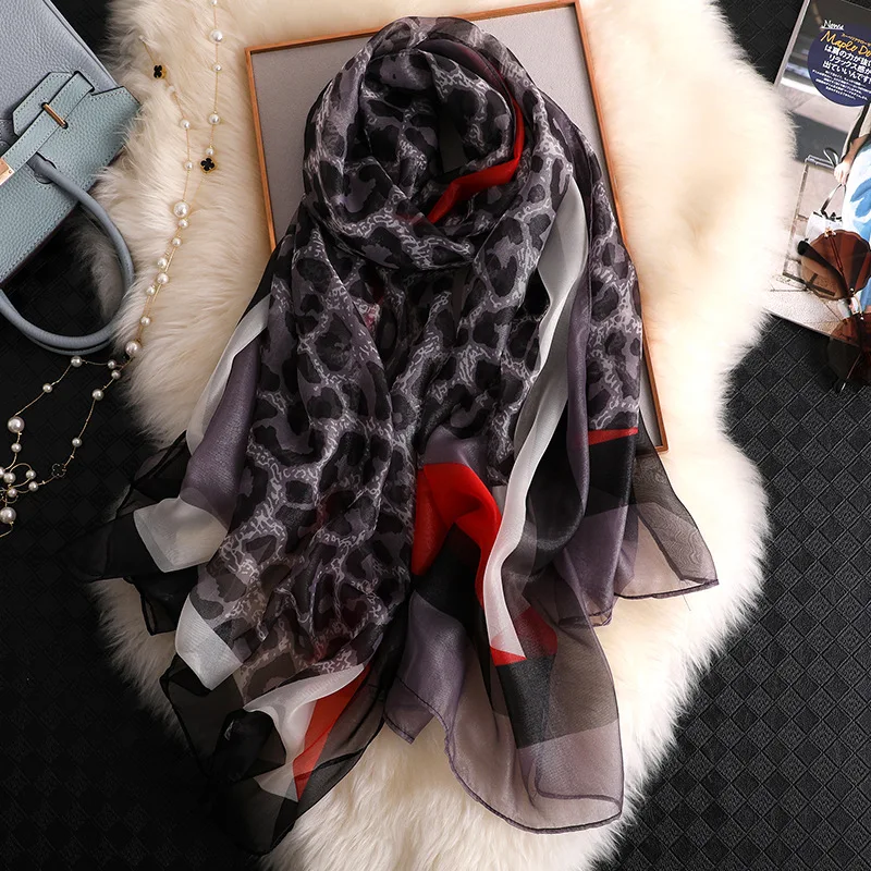 

2019 Silk Scarf Women's Leopard Printed Scarves Summer Foulard Female Designer Shawl Wrap Fashion Neckerchief Bandana Pashmina