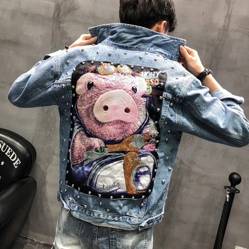 

YASUGUOJI New 2019 Punk Style Fashion Pig Embroidered Patchwork Jean Jacket Men Denim Jackets Streetwear Patch Rivet Jacket Men