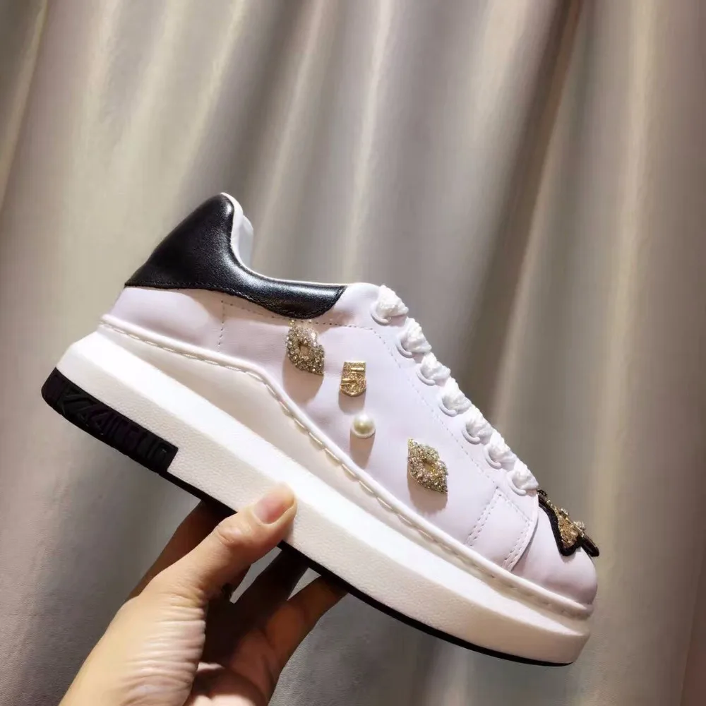 

Woman Sneakers Gold Embroidered Animal Lips Woman Shoe Round Toe Woman Flats Crystal Embellish Chic Brand Super Star Casual Shoe