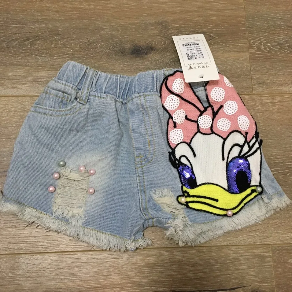 Джинсовые шорты для маленьких девочек с рисунком Дейзи Дак; рваные джинсы для малышей; короткие штаны; летние детские брюки с жемчужинами; детская одежда