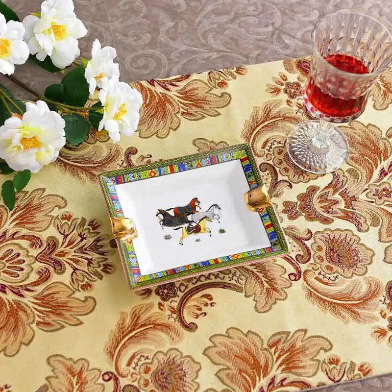 White Европейская роскошная пепельница для сигар, дыма, фарфора цвета слоновой кости, переносная пепельница, напольный стол, офисные, настольные украшения, подарок ручной работы - Цвет: White