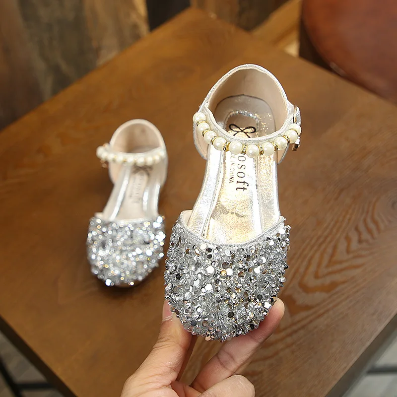 Новая весенняя корейская модная детская обувь для девочек летние туфли принцессы с блестками на высоком каблуке детские сандалии с жемчугом - Цвет: silvery