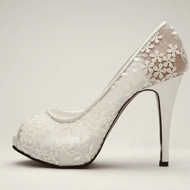 Свадебный наряд; Новинка; роскошные свадебные туфли ручной работы с белыми кружевами и цветами; туфли для невесты с открытым носком на каблуке «рюмочка»