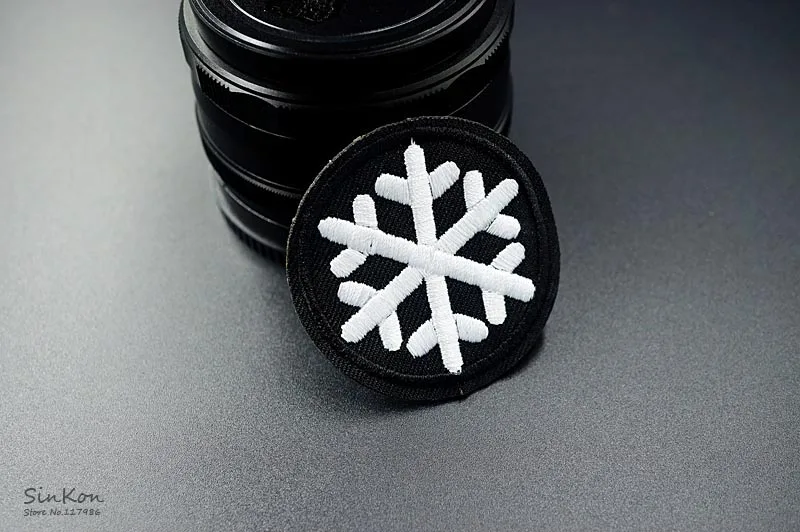 Снежинка(Размер: 4,8X4,8 см) DIY значки нашивка вышитая аппликация, этикетка для шитья одежды наклейки аксессуары для одежды значок