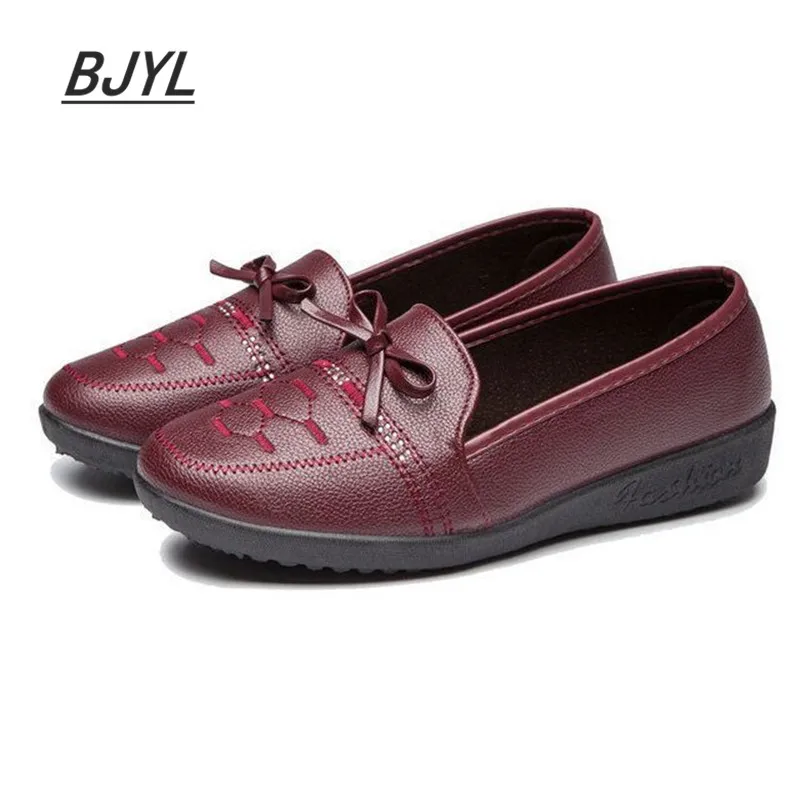 

Mother shoes middle-aged ladies shoes soft bottom old man sports a pedal shoes