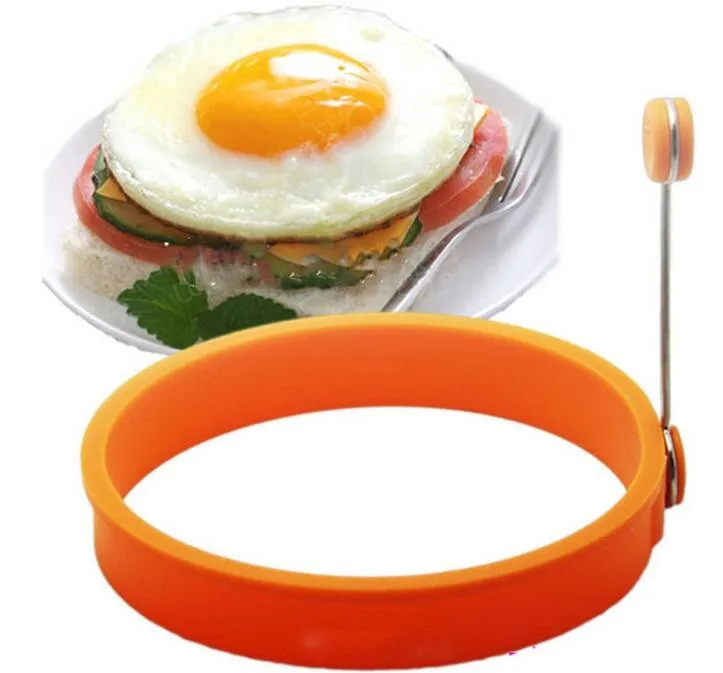 силиконовая форма для яичницы. яичница фон. круглая яичница. яичница глазунья. круглая яичница.