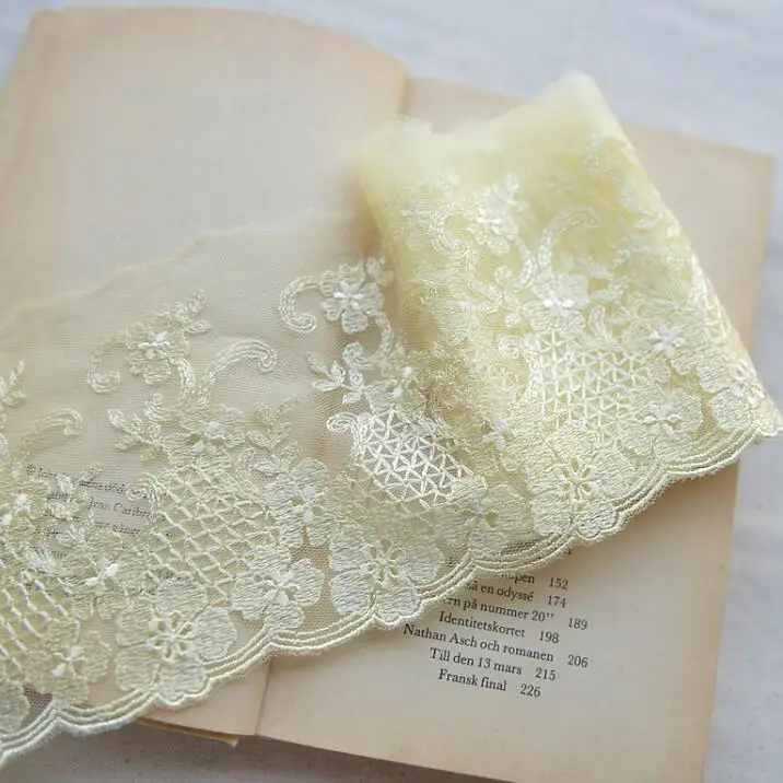 

Free Shipment 5 Meters 11cm Width New Design Vintage Lace Fabric Trim Embroidery Lace Trimmings High Quality Yellow Lace Trim