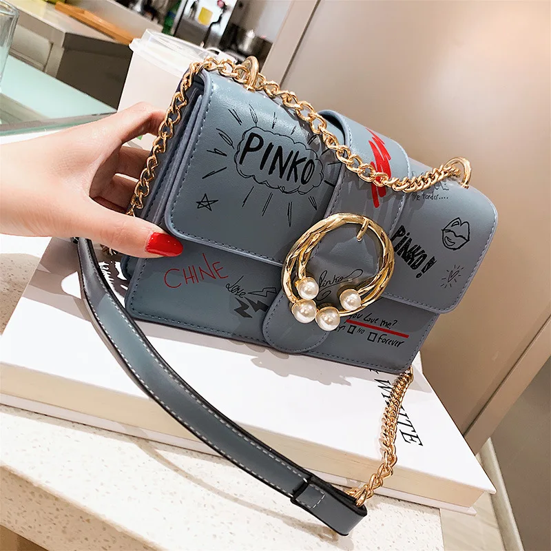 

2019 new women's bag printing chain shoulder Messenger bag fashion women's bag Korean version of the trend of graffiti bags