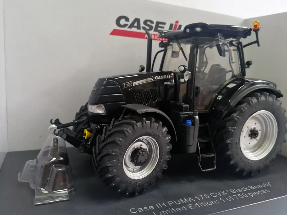 UH5381 1:32 чехол IH MAXXUM 175 трактор черный красота без оригинальной коробки