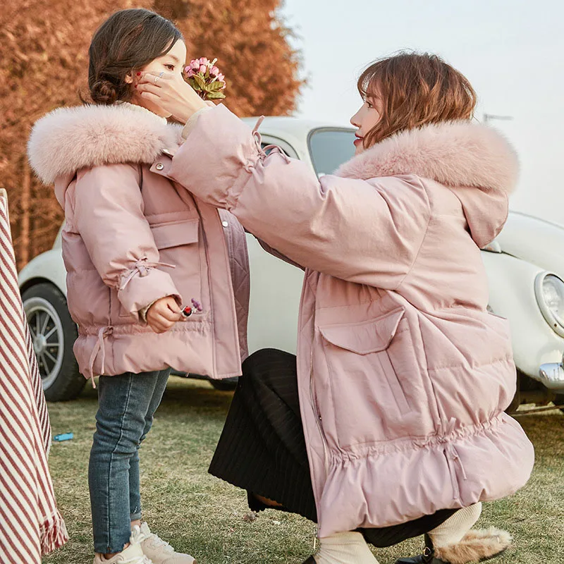 Зимняя куртка для девочек пуховик корейского размера плюс для родителей и детей Женская куртка с большим меховым воротником для мамы и дочки пальто, розовые парки - Цвет: Pink