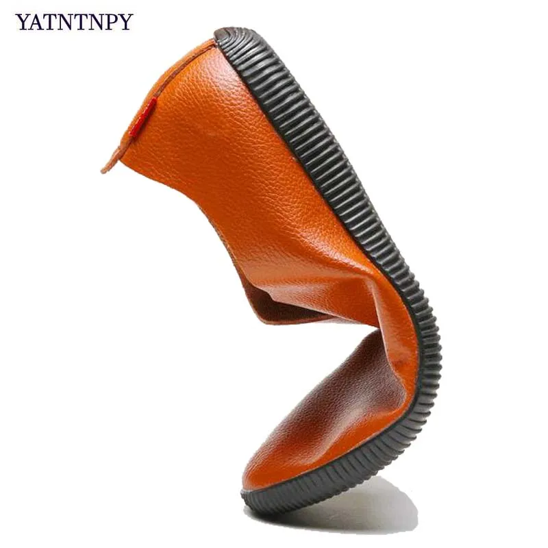  YATNTNPY Comfortable men casual shoessoft leather shoes for manportable moccasins flat driving shoe