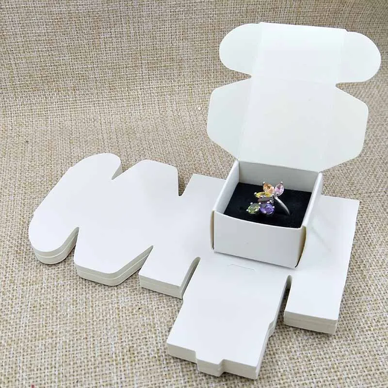 

2019 White Ring box 40x40x25mm 300gsm paper Cardboard Ring BOX DIY White/Black Inside Sponge Black Velvet Free Shipping