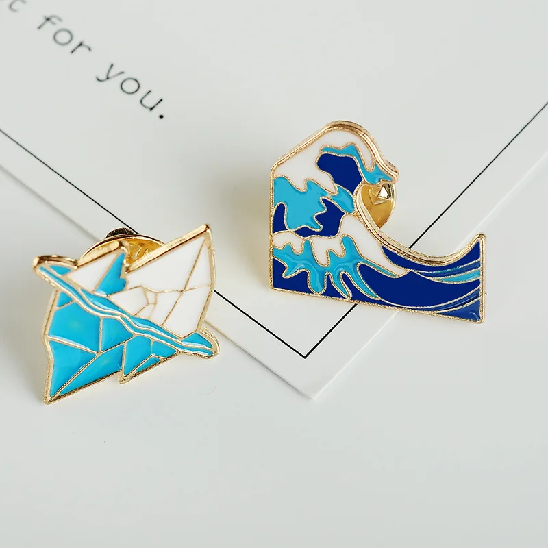 

Iceberg and Billow Brooches Blue sea water spindrift Wave mountain peak badge Jewelry Male and female Lapel Pin Enamel Brooch