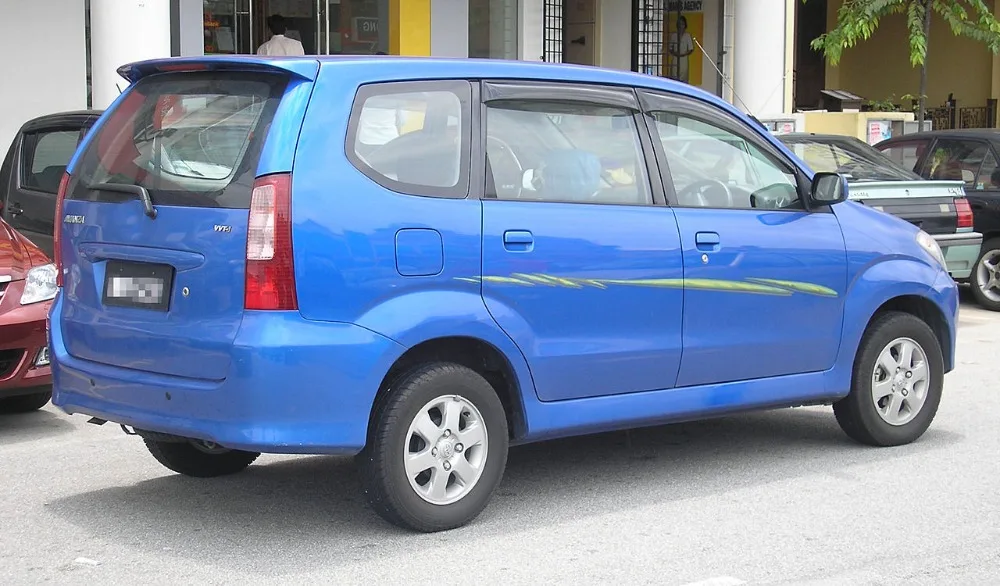 1280px-Toyota_Avanza_(first_generation)_(rear),_Serdang 