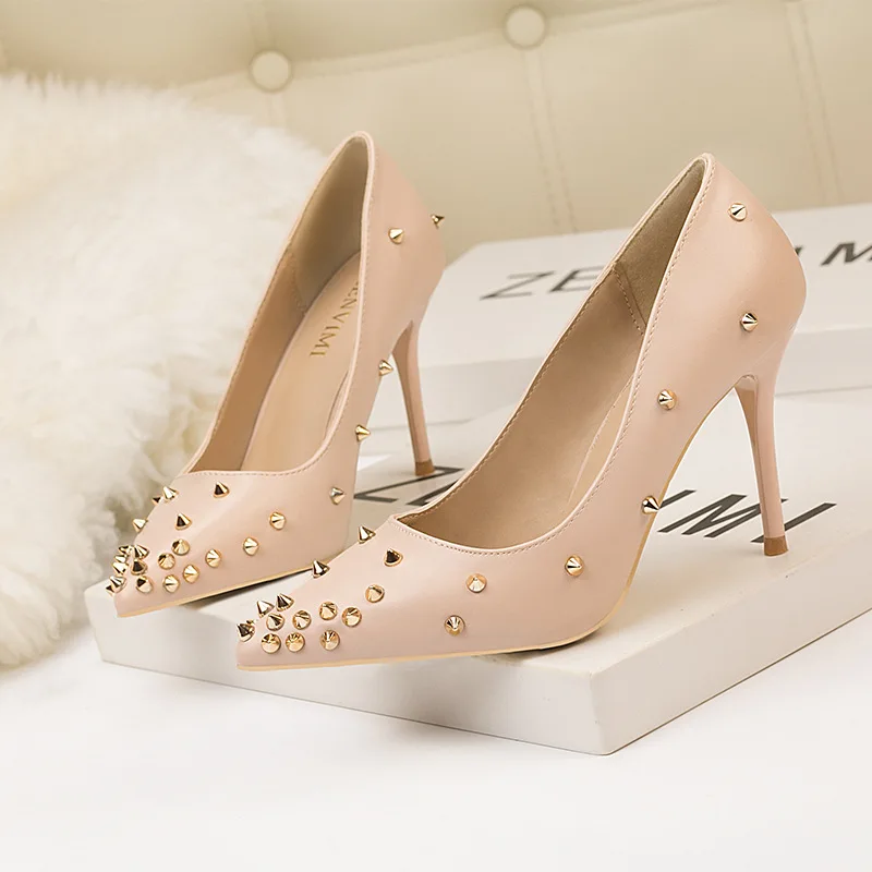

2019 spring new fashion simple high heel women trend comfortable rivet decorative tip toe high heels.