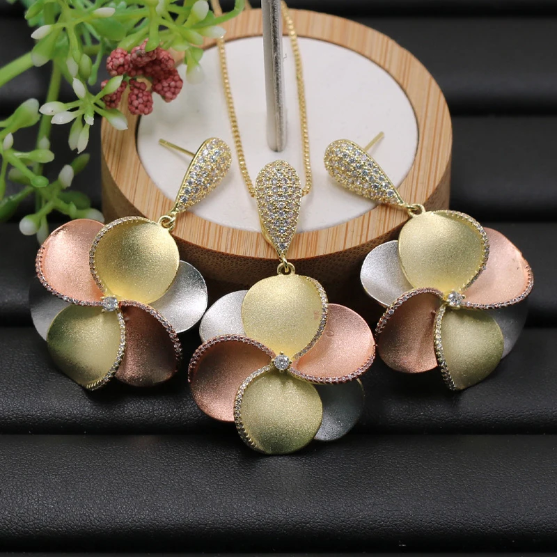 

Lanyika Jewelry Set Graceful Simple Flowers Necklace with Dangle Earrings for Woman Engagement Popular Luxury Best Gifts