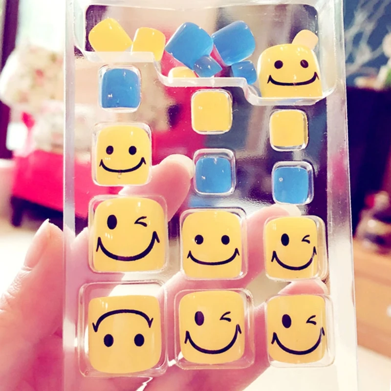 

24pcs False Toe Nails Smile Fake Toenails Feet Nail Art For Summer Holiday J52
