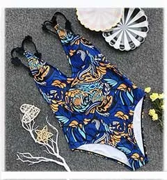 SWIMSUIT_08