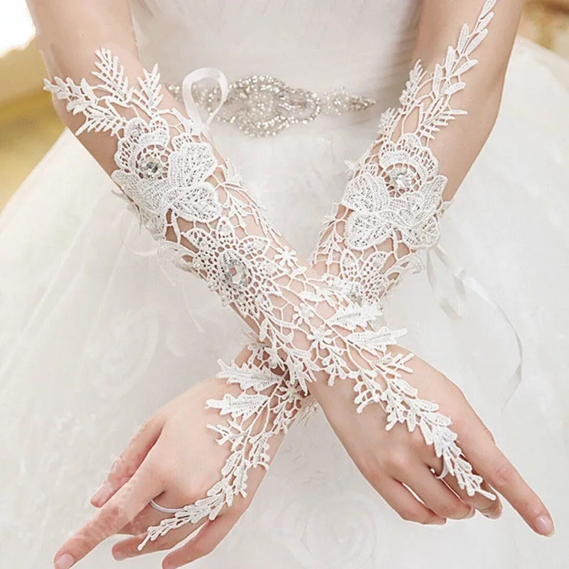 

New Wholesale Mittens Short Bridal Lace Gloves Women 32CM Long Applique Bridal Accessories Dresses Free Size Free Shipping