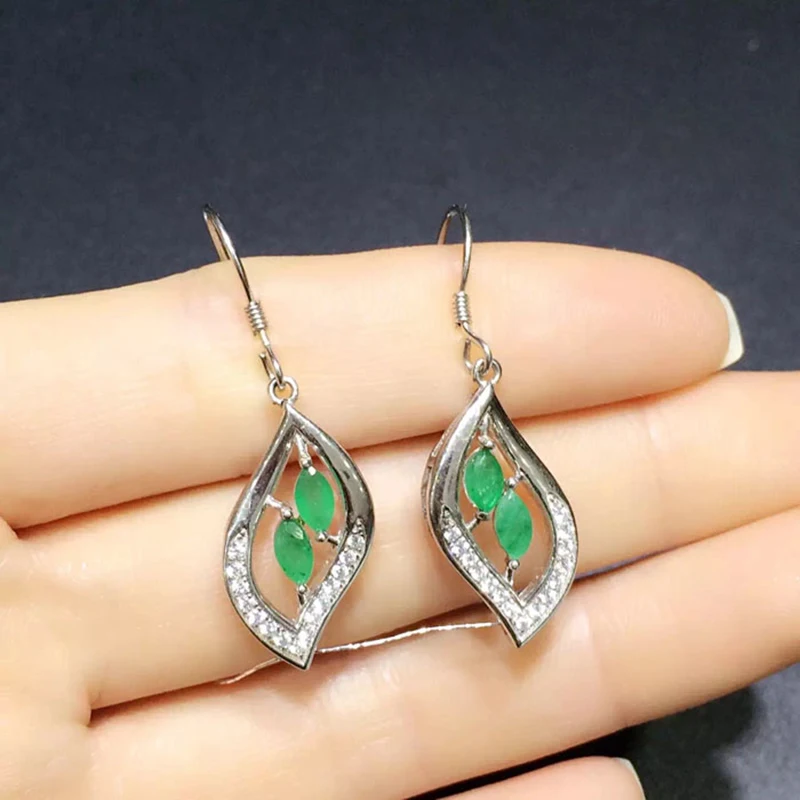 

Mujer Orecchini Qi Xuan_Fashion Jewelry_Colombia Green Stone Elegant Earrings_S925 Solid Silver Earrings_Factory Directly Sales