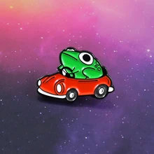 Rana de dibujos animados broche de carreras rana en un coche Earthbound esmalte Pins cuero suéter camiseta personalidad insignia coche para niños amantes regalos