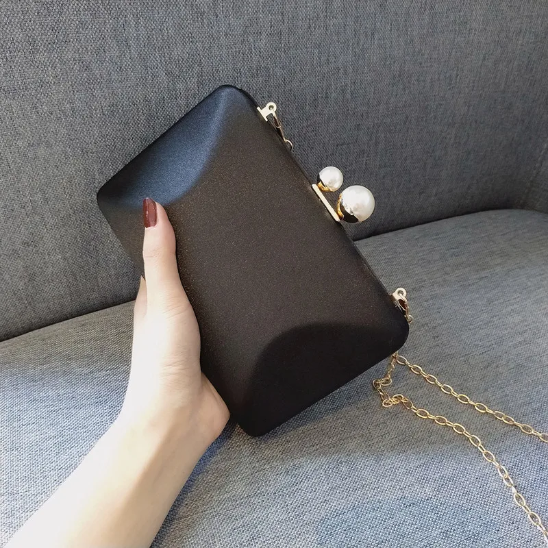 

Luxury Pearl Clip Clutch Bags Women Purse Diamond Chain White Evening Bags For Party Wedding Black Bolsa Feminina