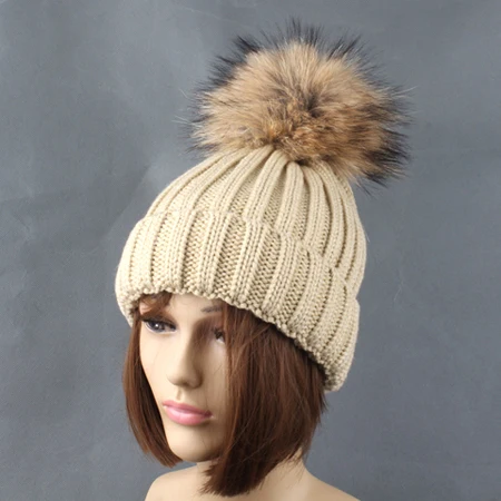 Зимние теплые толстые вязаные шапки для женщин 18 см натуральный помпон из меха енота шапка модные шапочки casquette - Цвет: Бежевый