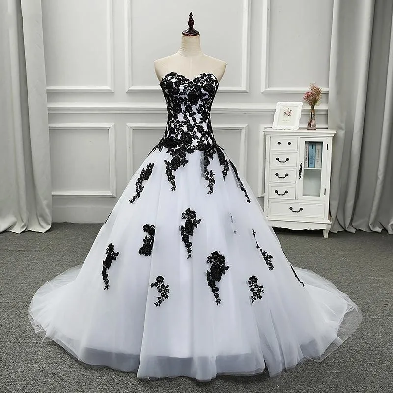 White and Black Ball Gown Gothic Wedding Dress 2018 Sweetheart Dropped Waist Women Vintage Non White Bridal Gown White and Black Ball Gown Gothic Wedding Dress 2018 Sweetheart Dropped Waist Women Vintage Non White Bridal Gown
