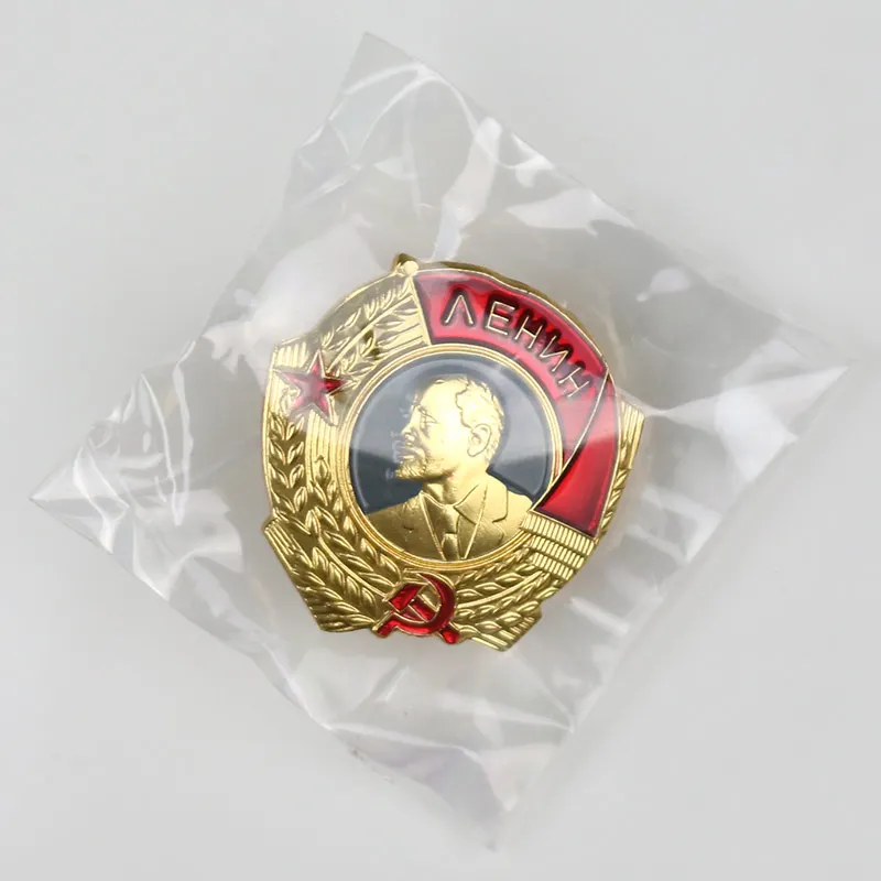 Сувенирный значок в честь Дня св. И. Ленина, красный квадрат, 2,6*2,6 см